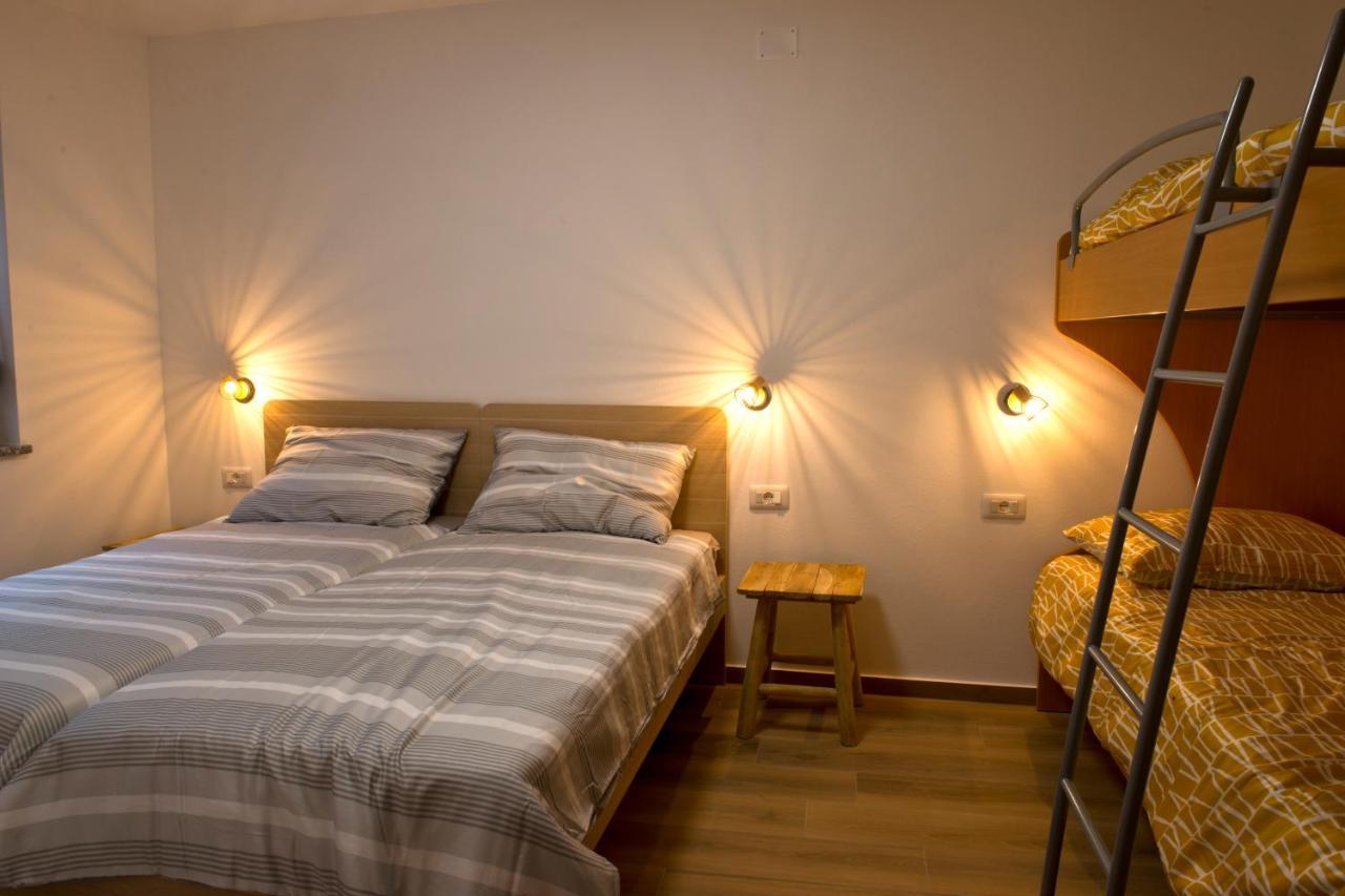 Apartmaji Tanto Malovse Crnice Exterior foto