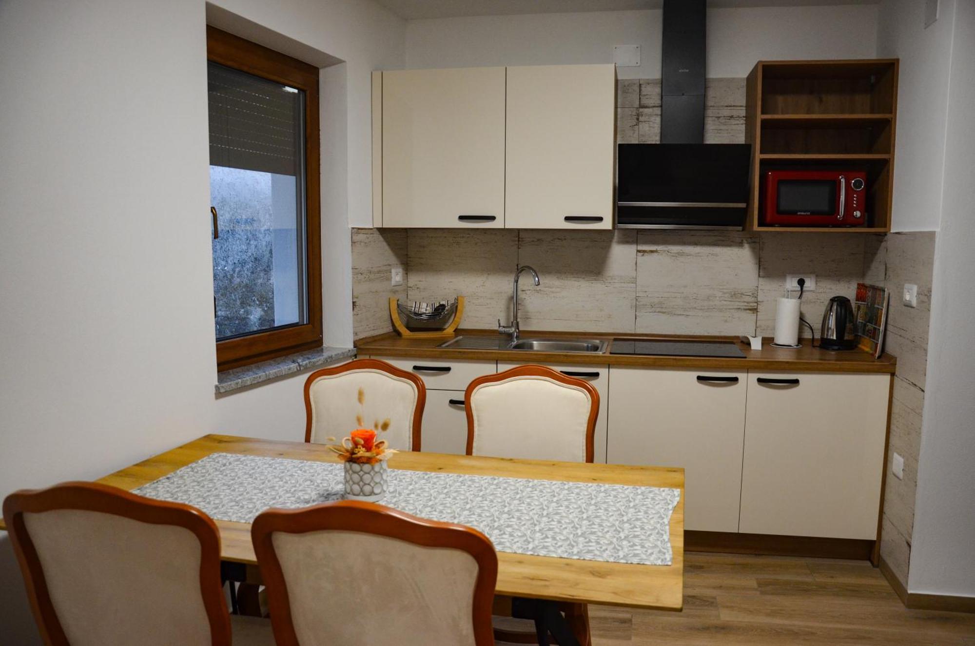 Apartmaji Tanto Malovse Crnice Exterior foto