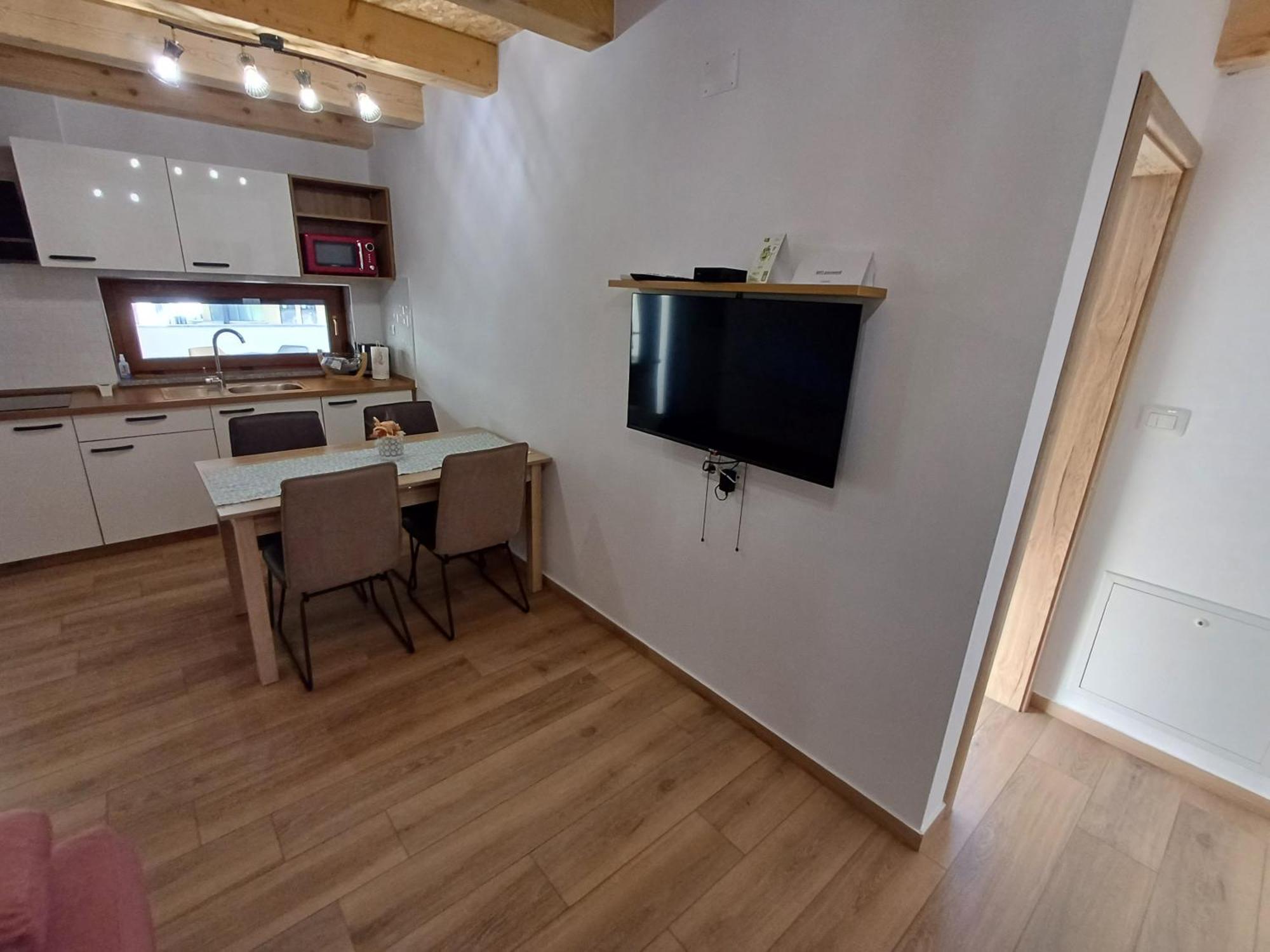 Apartmaji Tanto Malovse Crnice Exterior foto